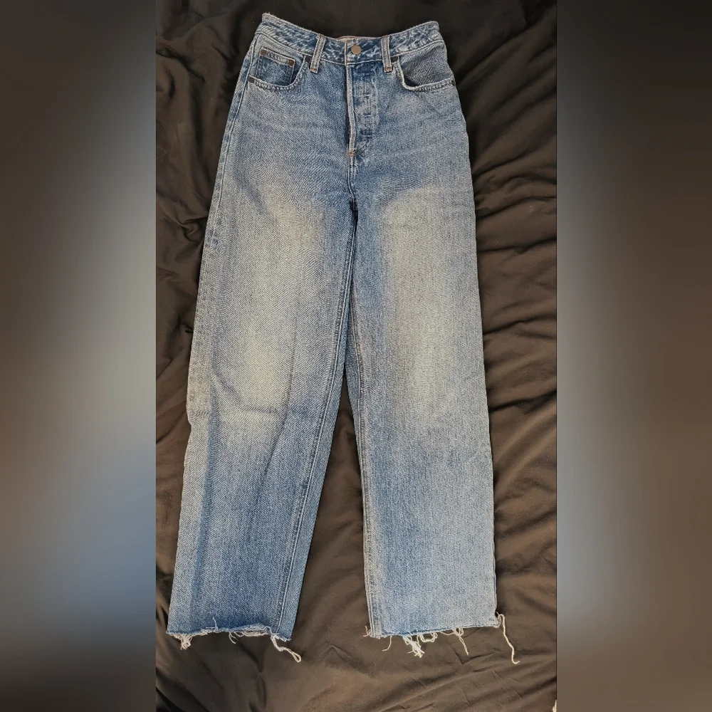 Aritzia Denim Forum High-Rise Baggy Jeans - Picture 2 of 8